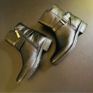 ⭐️ Michael Kors Black Faux Leather Ankle Booties